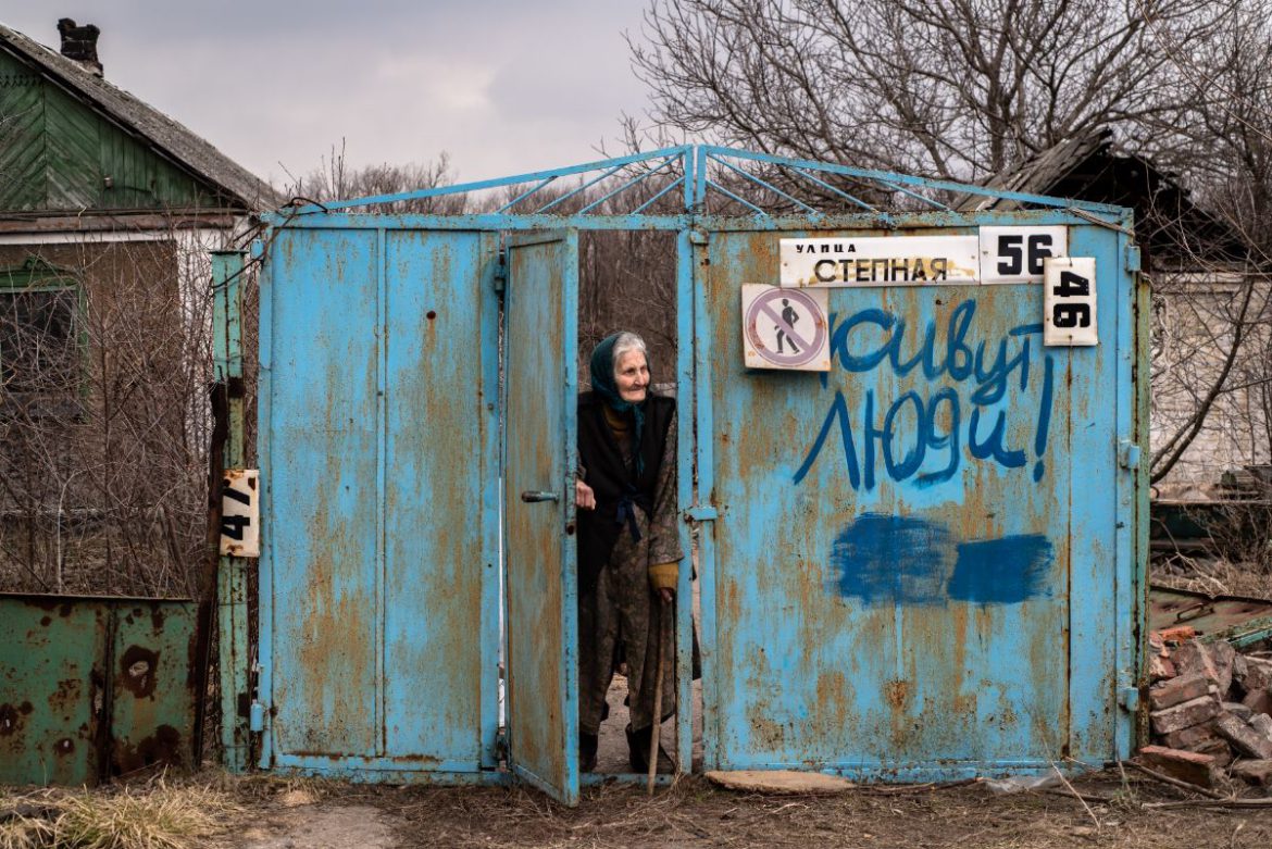 “People live here/Pipelines and frontlines – cooperation and conflict in eastern Ukraine”. Exhibition opening event
